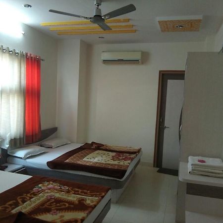 Hotel Sudarshan นาถดวารา ภายนอก รูปภาพ