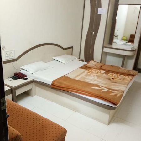 Hotel Sudarshan นาถดวารา ภายนอก รูปภาพ