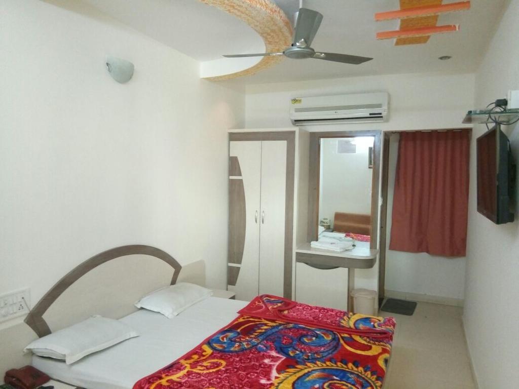 Hotel Sudarshan นาถดวารา ภายนอก รูปภาพ