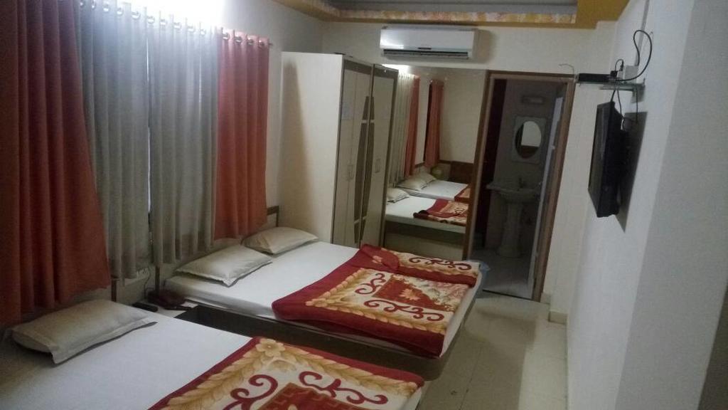Hotel Sudarshan นาถดวารา ภายนอก รูปภาพ