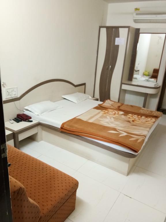 Hotel Sudarshan นาถดวารา ภายนอก รูปภาพ