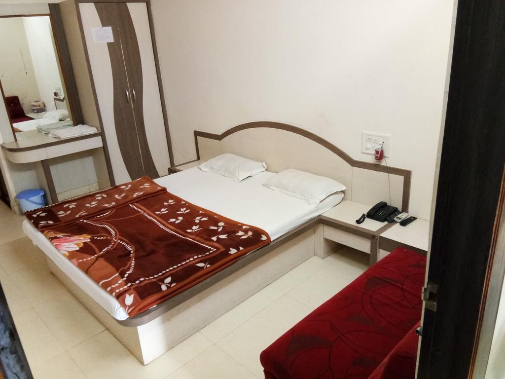 Hotel Sudarshan นาถดวารา ภายนอก รูปภาพ
